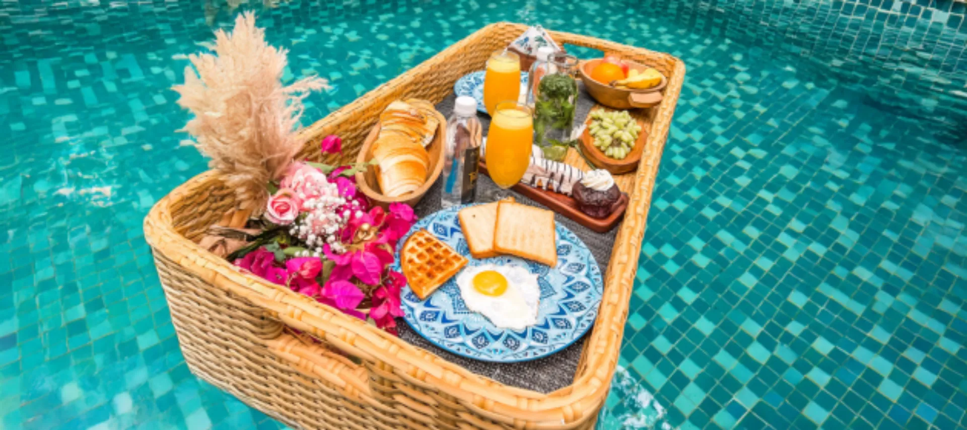 Floating breakfast