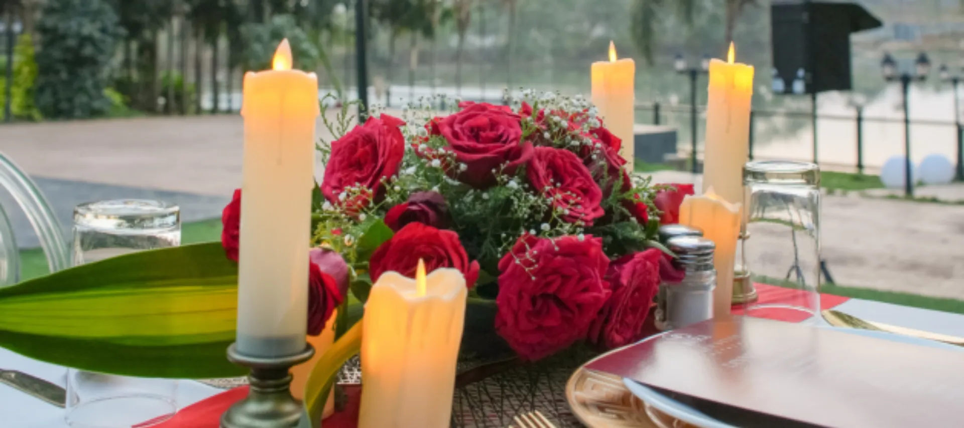 Lakeside Dining